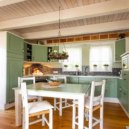 Heimathafen 111 * Emden